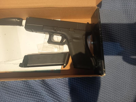 Vendo GLOCK 17 GEN 5 de la marca WE. La pistola es de gas y viene con un cargador. Precio 70 euros IMG_20260202_154138.jpg 00