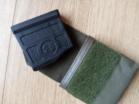 Vendo pouch molle portacargador para un cargador tipo AICS de 5 cartuchos.

 :saluting-soldier: 
15€ envio 11