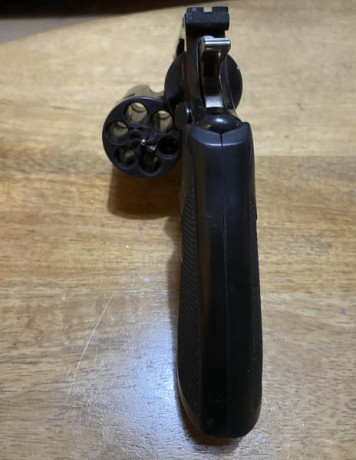 vende Astra 960 en perfecto estado, con cañon de respeto y libro original del arma incluido. El arma esta 02