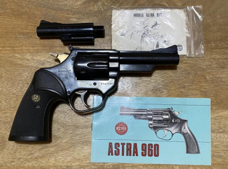 vende Astra 960 en perfecto estado, con cañon de respeto y libro original del arma incluido. El arma esta 00