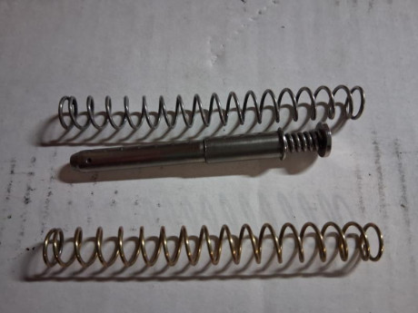 Hola. 
Vendo amortiguador DPM para GLOCK 19 generaciones 1-2-3.
Lleva dos muelles de diferente resistencia.
Está 00