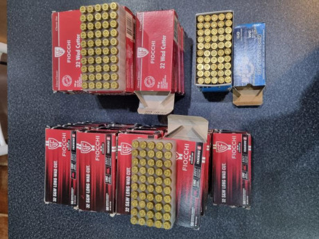 Vendo vainas calibre 32 wad cutter  marca FOCCHI de un solo disparo, en su caja . Tengo 36 cajas a 5 € 01