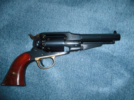 Por abandono de nuestra afición, vendo una réplica Remington marca Aldo Uberti, Cal. 44 prácticamente 00