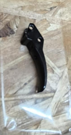 Material para CZ Shadow 2.
Pasador sustituto de retenida 10€.
Retenida de corredera 20€.
Cachas de lija 00