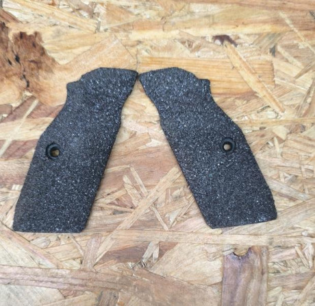 Material para CZ Shadow 2.
Pasador sustituto de retenida 10€.
Retenida de corredera 20€.
Cachas de lija 12