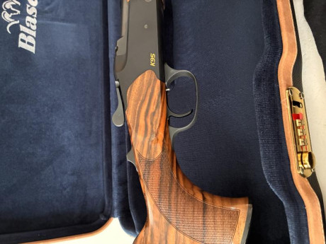 Buenas tardes,
Vendo k95 modelo nuevo 270 win
Báscula en negro mate con letras doradas
Madera grado 3
Incluye 00