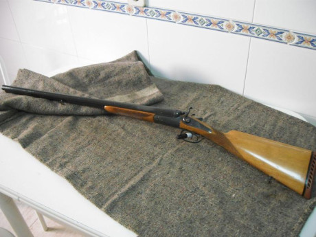 Por abandono de nuestra afición vendo escopeta  PERRILLERA paralela E.L.G. , bien conservada.
Características:
 02