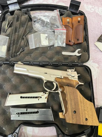   Se vende pistola Smith and Wesson 52-2, calibre 38 wadcutter  

- Cachas anatómicas (también se darían 112