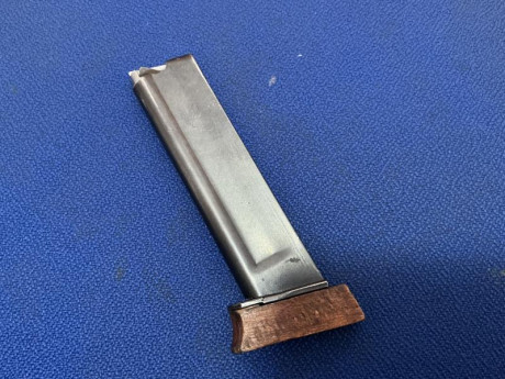 Se vende cargador Astra TS22 con talón de madera.
35€ 
Envío 6€
Pago por Bizum.
VENDIDO 01