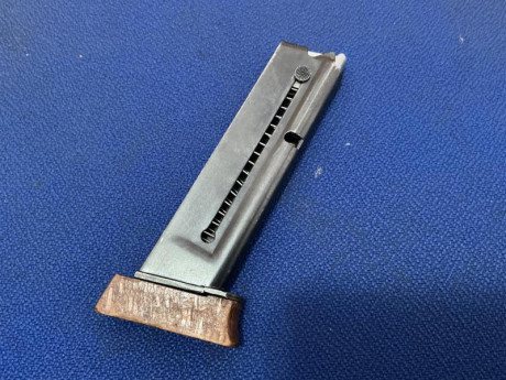 Se vende cargador Astra TS22 con talón de madera.
35€ 
Envío 6€
Pago por Bizum.
VENDIDO 00