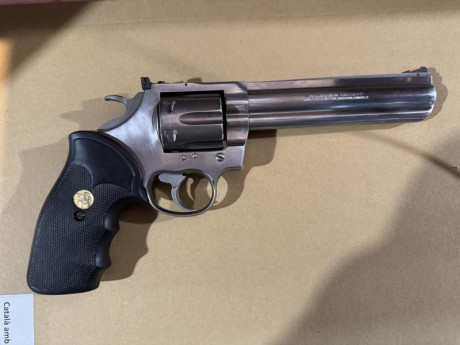 Buenas tardes, vendo Revólver.357 ,650 euros transporte incluido,un saludo. 02