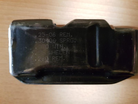 Cargador remington 7400 usado, para 4 cartuchos 30-06  y similares, 35€
Envio aparte, esta en barcelona 00