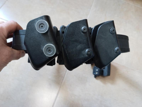Cinturón ipsc, usando con una CZ 75B, funciona en SP01.
3 porta cargadores, uno de ellos con imán, funda 01