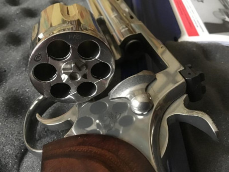 Colt Python (new model 2025). Cal 357 magnum. Acero inoxidable. Prácticamente nuevo, tiene 400 disparos 02