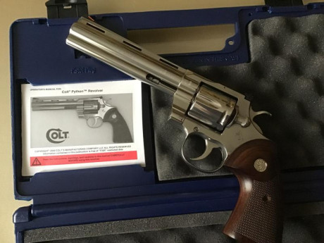 Colt Python (new model 2025). Cal 357 magnum. Acero inoxidable. Prácticamente nuevo, tiene 400 disparos 00