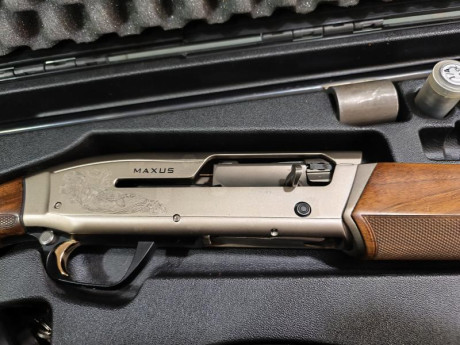 Vendo brownig maxus hunter ,está prácticamente nueva como se puede ver en las fotos ,viene con su maletín 10