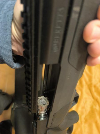 Buenas

Vendo mi rifle de cerrojo rectilíneo Beretta, y el visor térmico Pard que compré para la caza 00