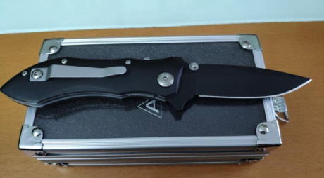 Lote de 2 navajas, en perfecto estado.

Nieto Warfare 
Alpino titanium 440 steel (Nueva)

 VENDIDAS  22