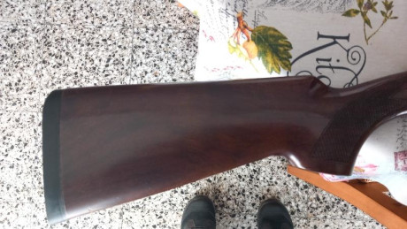Escopeta monogatillo selector, expulsora, cañones de 71cm, es la versión Sporting, lleva 5 polichok , 90