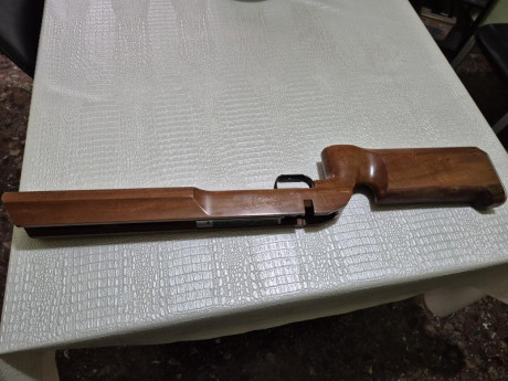 Por no usarla vendo esta culata Anschuzt para 1913 y 2013, con carrillera rebajada y ranura corta de carril 10