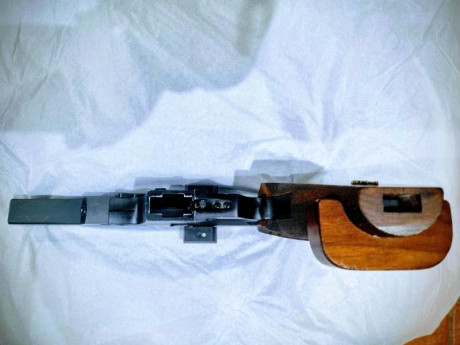 Tengo un amigo que vende una Walther GSP calibre 32 con 2 cargadores: 1 azul y otro negro.  Con maletín
450 11