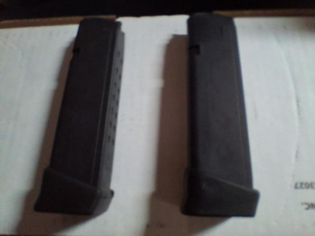 Hola compañeros.
Querría cambiar 2 cargadores de Glock 17 con bases +2 por un par de cargadores para Cz 00