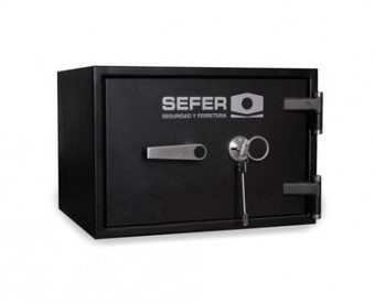 Vendo el siguiente armero por necesidad de uno de mas capacidad:

Marca: SAFER

Modelo: SF-332

Grado 00