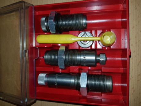 vendo los siguientes juegos de dies. 
Añado más juegos de dies.
Lee 7,62x54r nuevos**VENDIDOS*
7x57 mauser 01