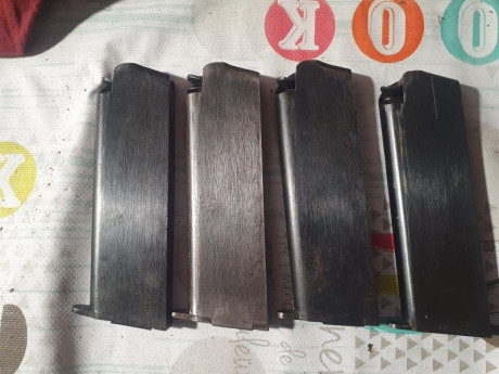 Vendo cuatro cargadores para Star A y B. Pido 25 euros cada uno más portes. O, si se compra los cuatro, 01