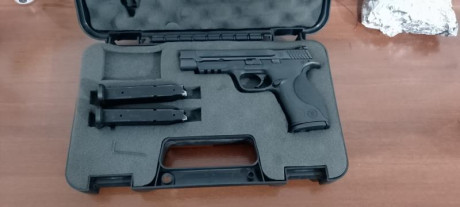Vendo s&w mp9 pro seminueva con 3 cargadores y miras de fibra micrometricas LPA .
Va en su maletín 41