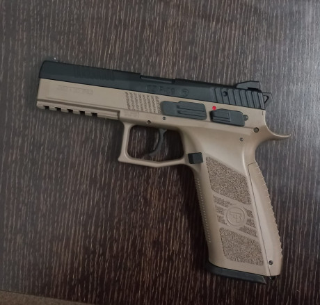 Vendo pistola ASG CZ P-09 duotone de corredera metálica 6mm. de reestreno, comprada solo con fines de 02