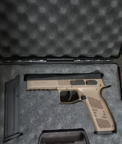 Vendo pistola ASG CZ P-09 duotone de corredera metálica 6mm. de reestreno, comprada solo con fines de 00