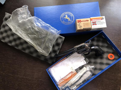 Buenos dias, 
Vendo magnifico COLT 45 PEACEMAKER, completamente nuevo e impecable. 
No se ha usado, solo 02