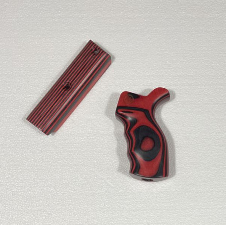 Grip y carrillera para Airmaks Katran en laminado rojo que da un aspecto distinto a la carabina. 70 € 00