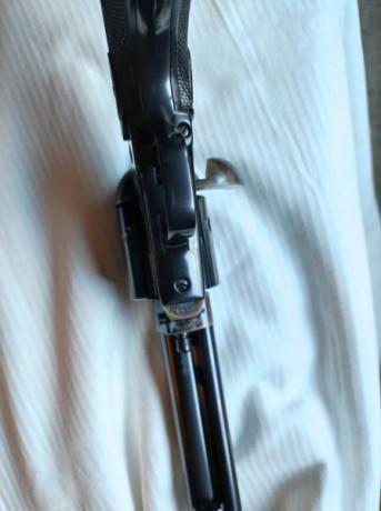 EN VENTA COLT SINGLE ACTION ARMY CON CAÑÓN 4"1/2.
ACABADO PAVÓN/ JASPEADO.
INSCRITO EN LIBRO DE COLECCIONISTA 10