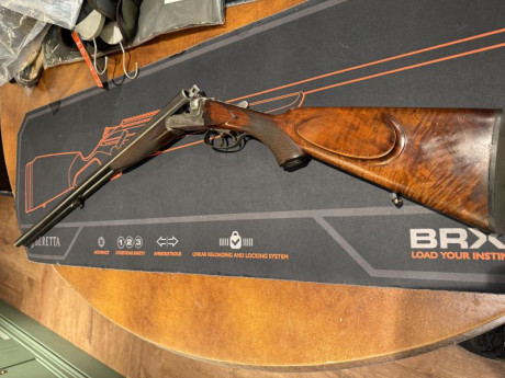 Pongo a la venta esta magnífica escopeta paralela del calibre 20/70, una pieza de gran calidad fabricada 01