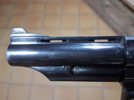 Hola. 
Vendo revólver LLAMA COMANCHE II en calibre .38Spl.
Guiado co. Licencia F.
El tornillo del alza 60