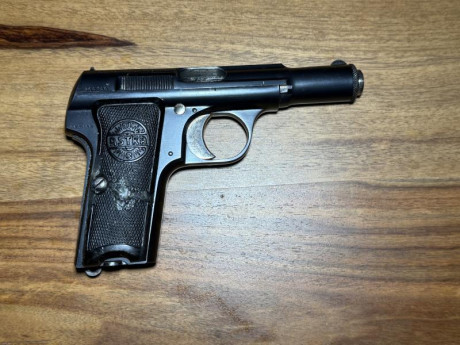   Vendo pistola Astra 300 calibre 9 corto – 380 auto.   

La pistola está en perfecto estado y funciona 01