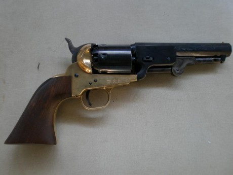 Por fin, despues de mucho tiempo he adquirido mi primer arma de avancarga.
Es un revolver Colt Navy Sherif 100