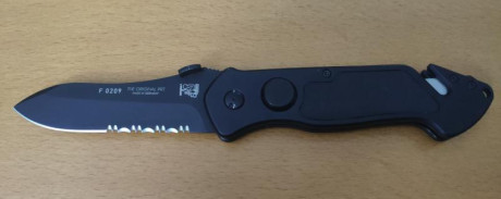 Saco a la venta está otra navaja de mi colección 

Navaja de rescate de bolsillo con hoja de punta de 01