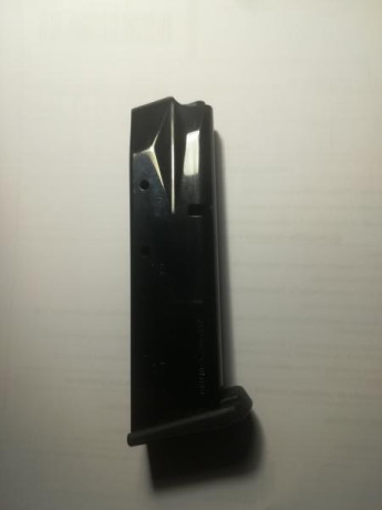 Cambio cargador S&W de 17 balas 9 mm Pb. para pistolas de la serie 5900 - 910 - 915 y 659. Está nuevo.
Me 00