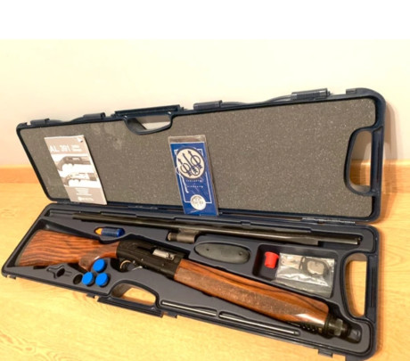 Escopeta semiautomática Beretta Urika 2 en excelente estado.
Cañón de 71 cm. Se entrega con maletín original 00