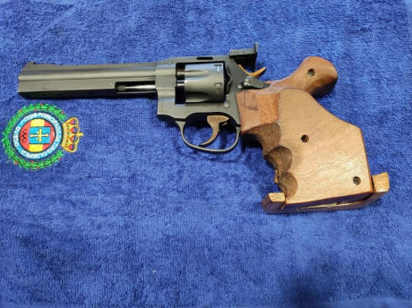 Buenas Tardes, Vendo Revolver Manurhin MR 32 Match,
en Buen estado con un disparador excelente i una 
agrupación 02