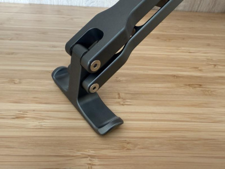 Se vende Bipode FCS26 / F-Class Soluciones 26.
El bípode FCS26 está diseñado para disparos de precisión 00