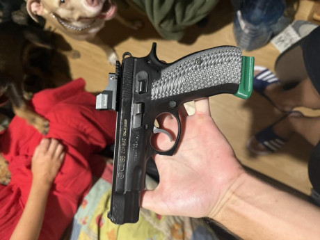 Se vende cz85 combat con carro 9mm con punto rojo busnell + carro kit cadet 22lr 1000€ 
Sin visor 850€
Los 01