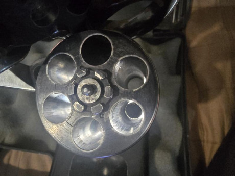 En buen estado de funcionamiento y pavon. Los portes van incluidos. El arma esta en Madrid y se puede 00