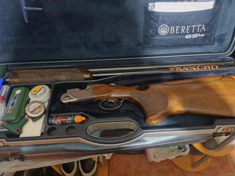Un amigo vende una Beretta 694 Trap con 76cm de cañón con dos y una estrellas fijas con dos culatas la 00