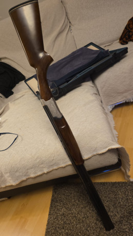 Escopeta marca azhur eibarresa 
Es una escopeta corriente 
De las fábricas de antes está muy nueva apenas 02