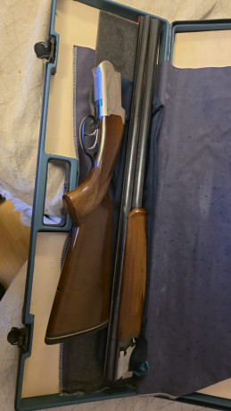 Escopeta marca azhur eibarresa 
Es una escopeta corriente 
De las fábricas de antes está muy nueva apenas 01