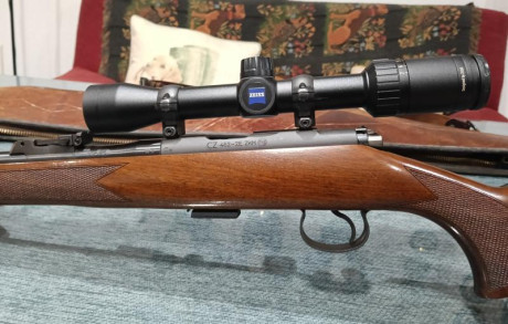 Se vende rifle del calibre 22 LR, marca Ceska (CZ) modelo 452, caja larga.
Se vende con monturas y un 00